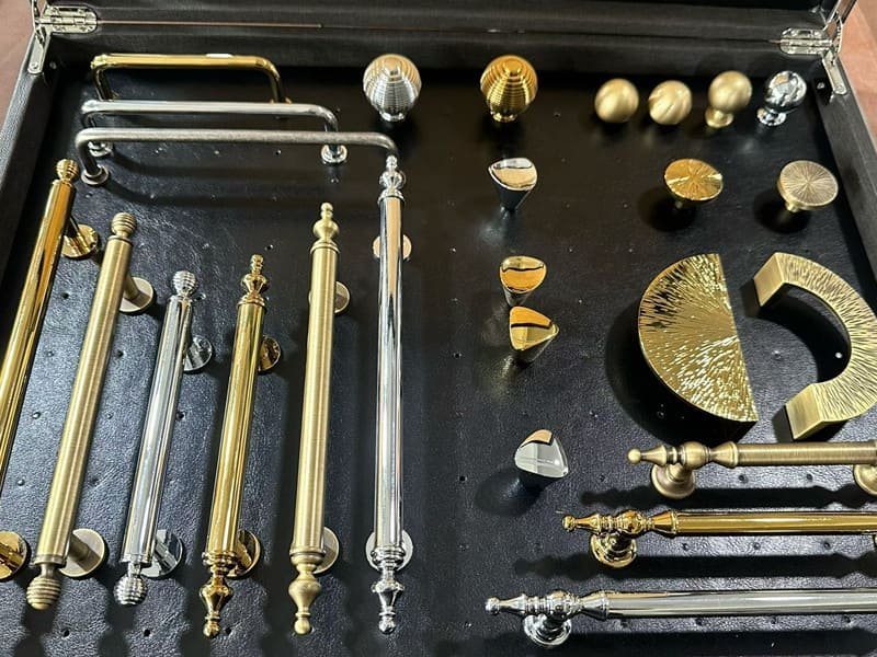 Cabinet Hinges